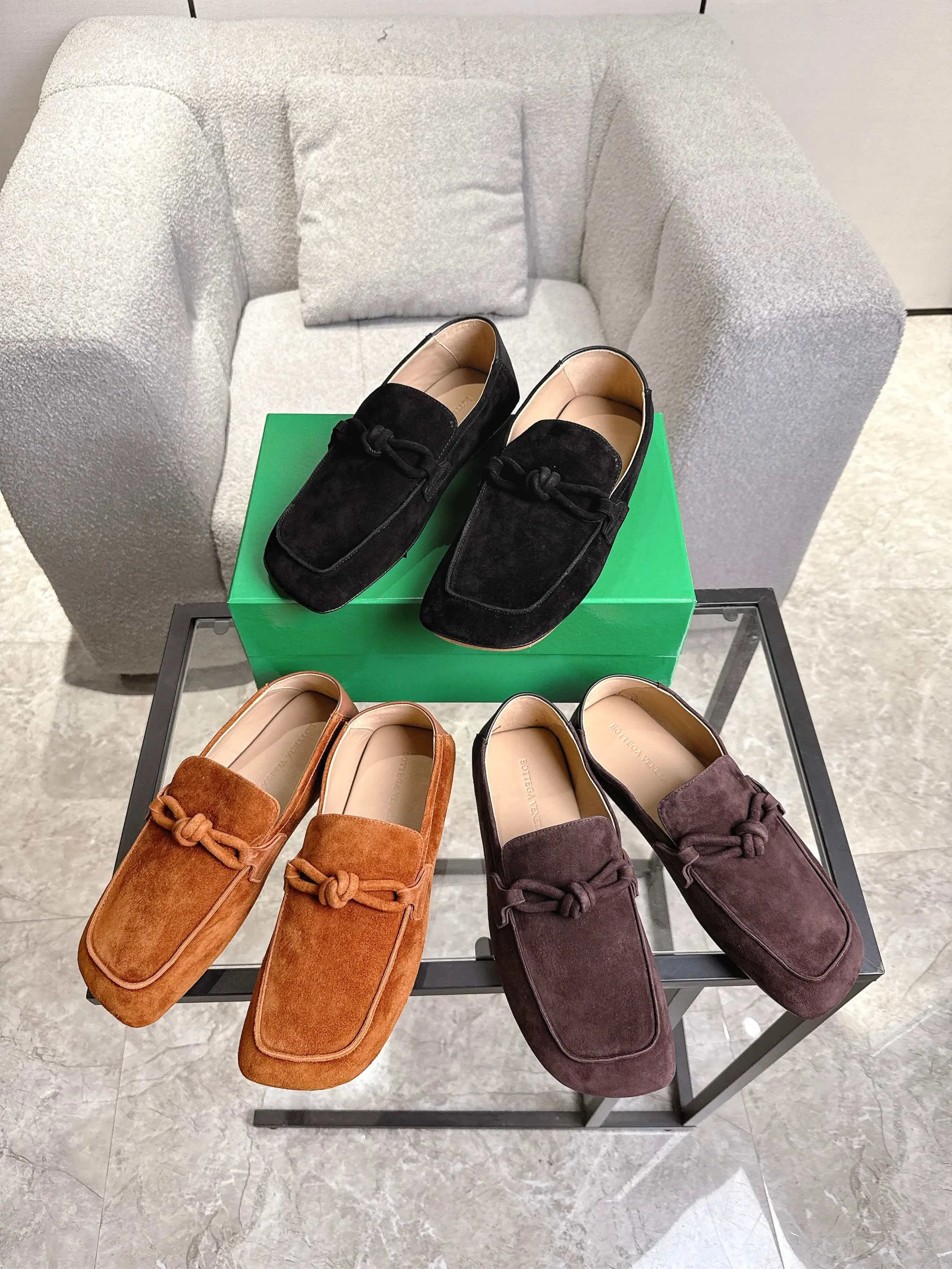 [BV] Top P: 800💰 Size: Women 35-39 (Customized for women 40) Men 39-44 (38.45 non-refundable) Bottega Veneta 2025 Autumn Counter Synchronized Couple Style Bottega Veneta Square Toe Flats Original 1:1 material selection, genuine leather outsole! A one-to-one replica of the original! quality assurance!